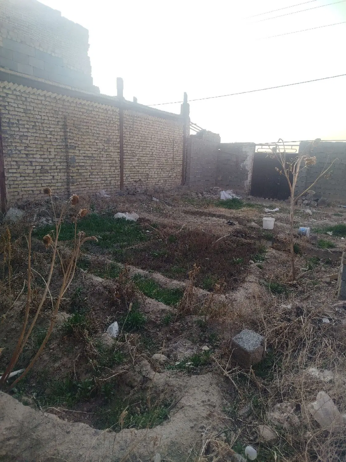 زمین فروشی