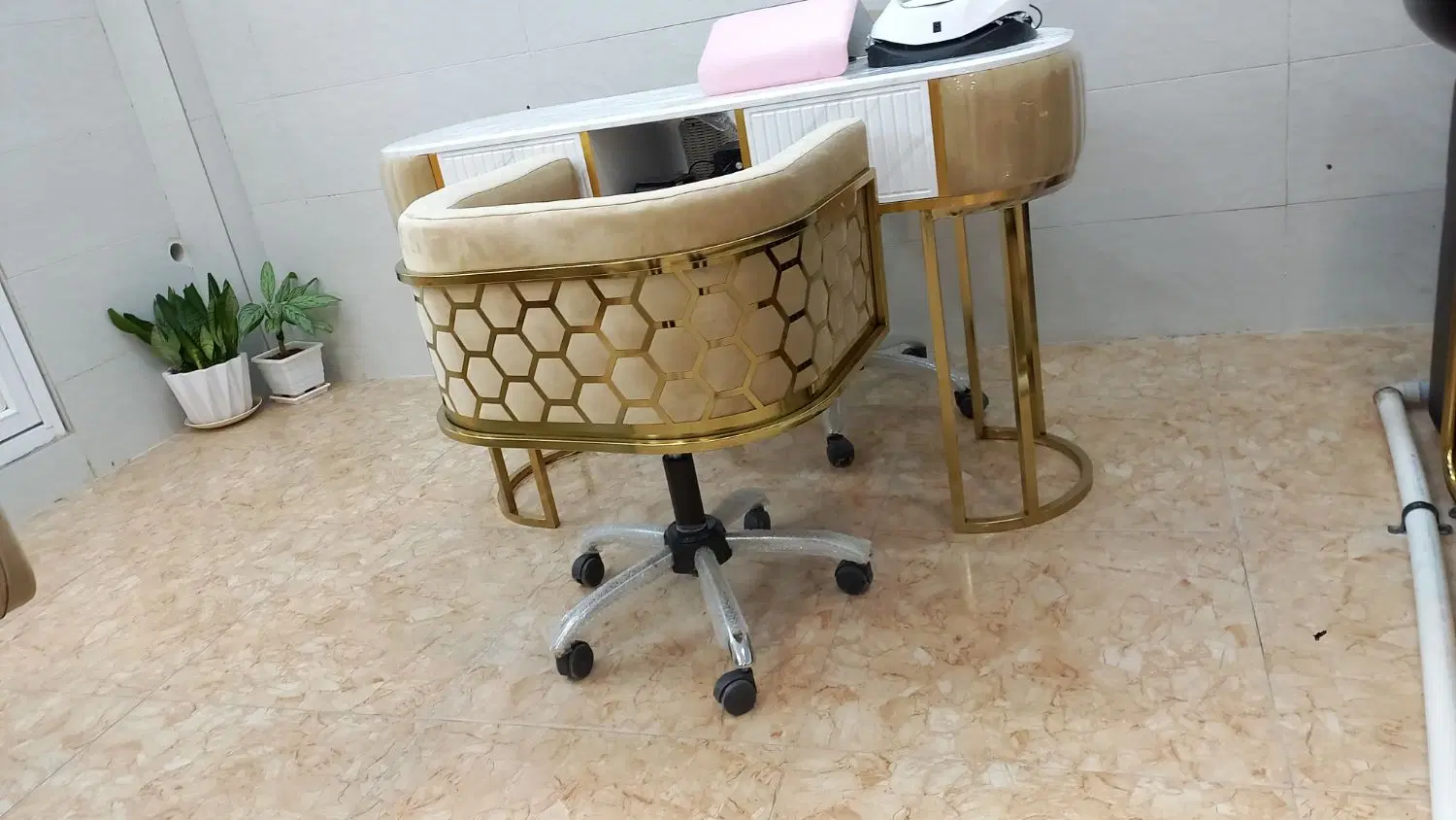 اجاره ۲عدد میز ناخن