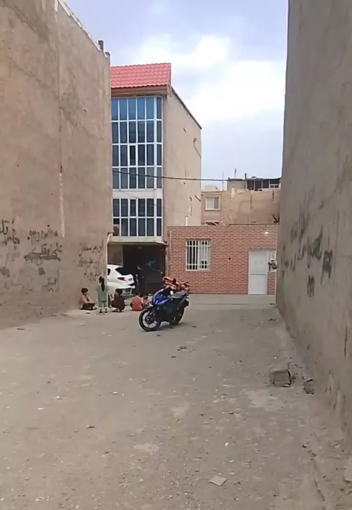 زمین فروشی