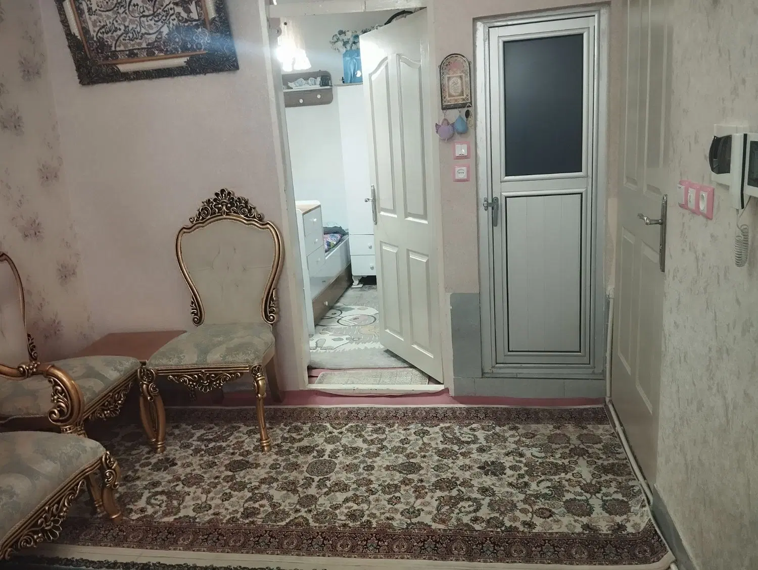 عباسی دو نیم  طبقه