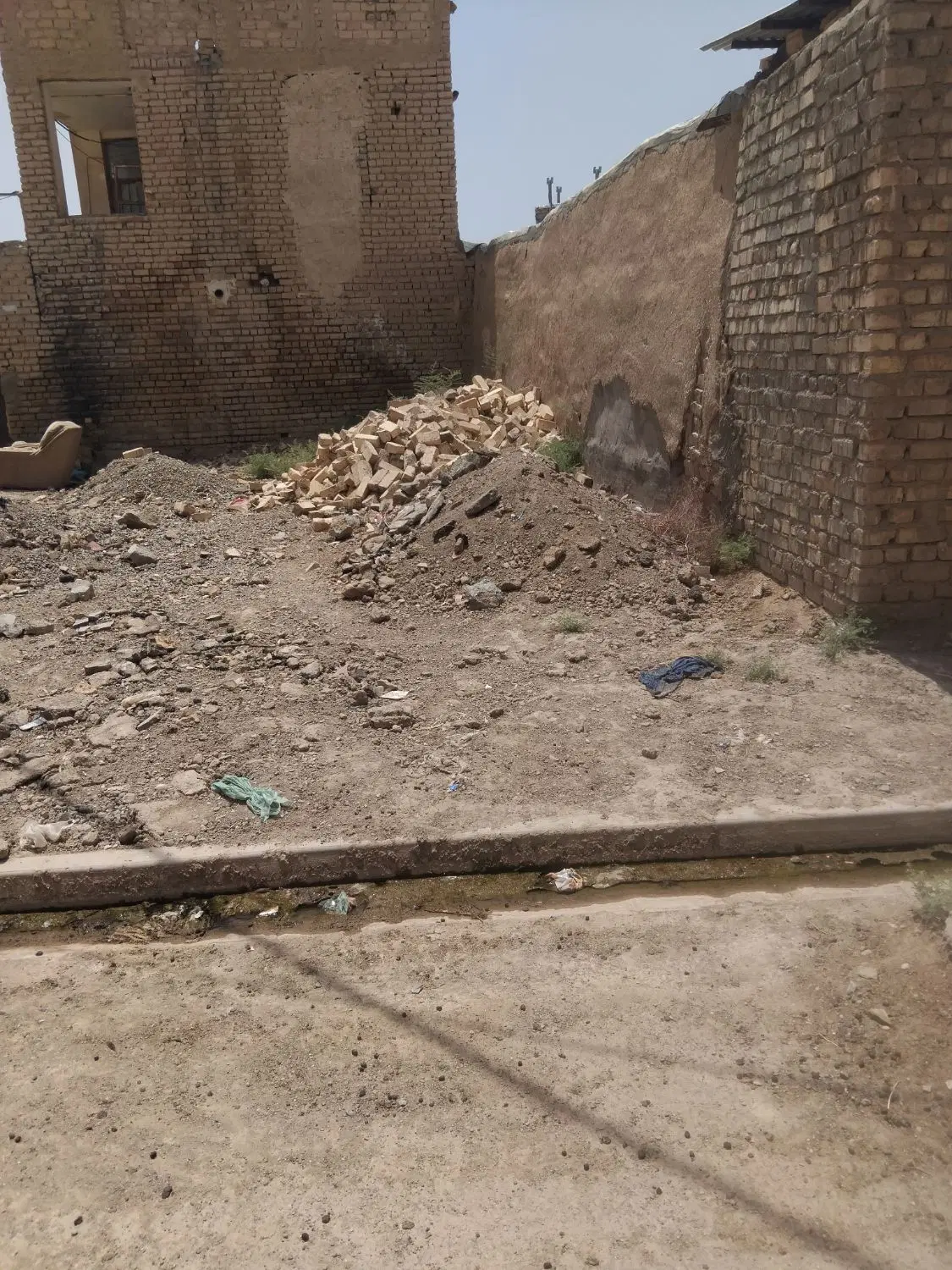 زمین مسکونی ۸۵متر روستای سراجه با پروانه ساخت
