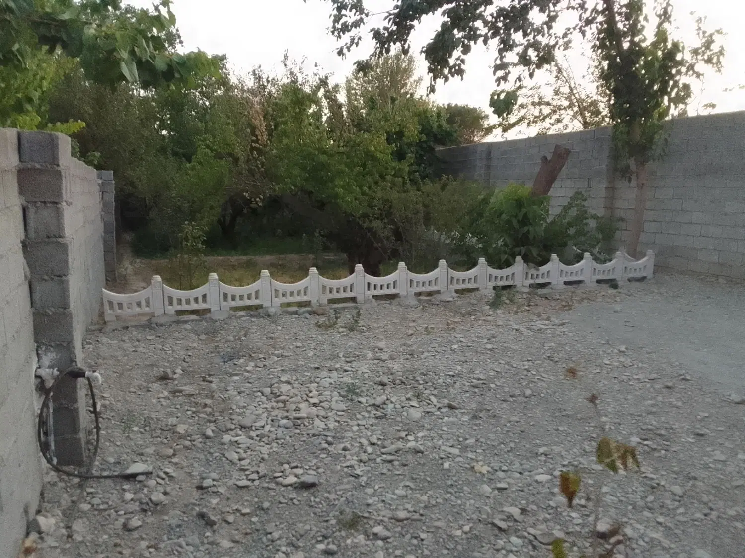باغچه ۳۵۰ متری (چهار دیواری) لم آباد