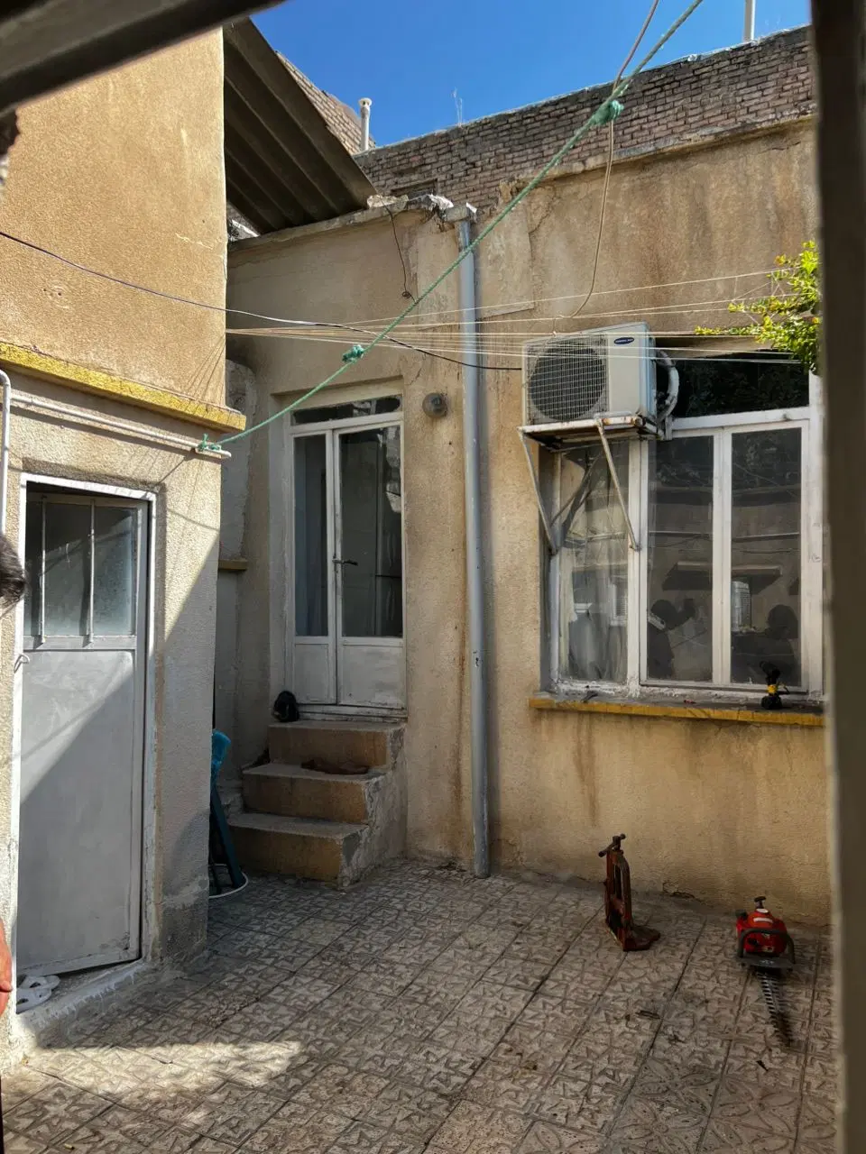 خانه ۷۵ متری با مغازه
