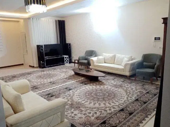 ۱۰۳ متر بسیار شیک و مجلل طبقه اول