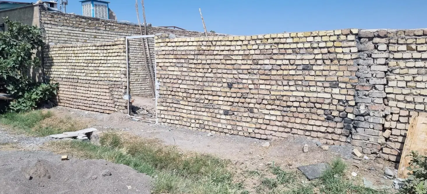 زمین ۴دیواری بهترین جای صفی آباد ازطرف جاده قمصر