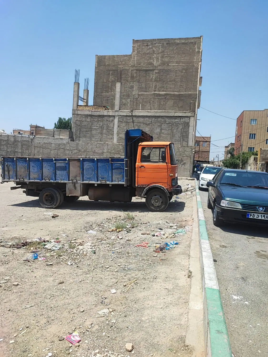 زمین 217 متر