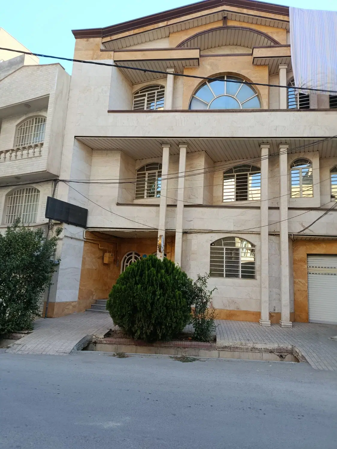 ط۲ یک واحد مسکونی به اجاره واگذار میشود
