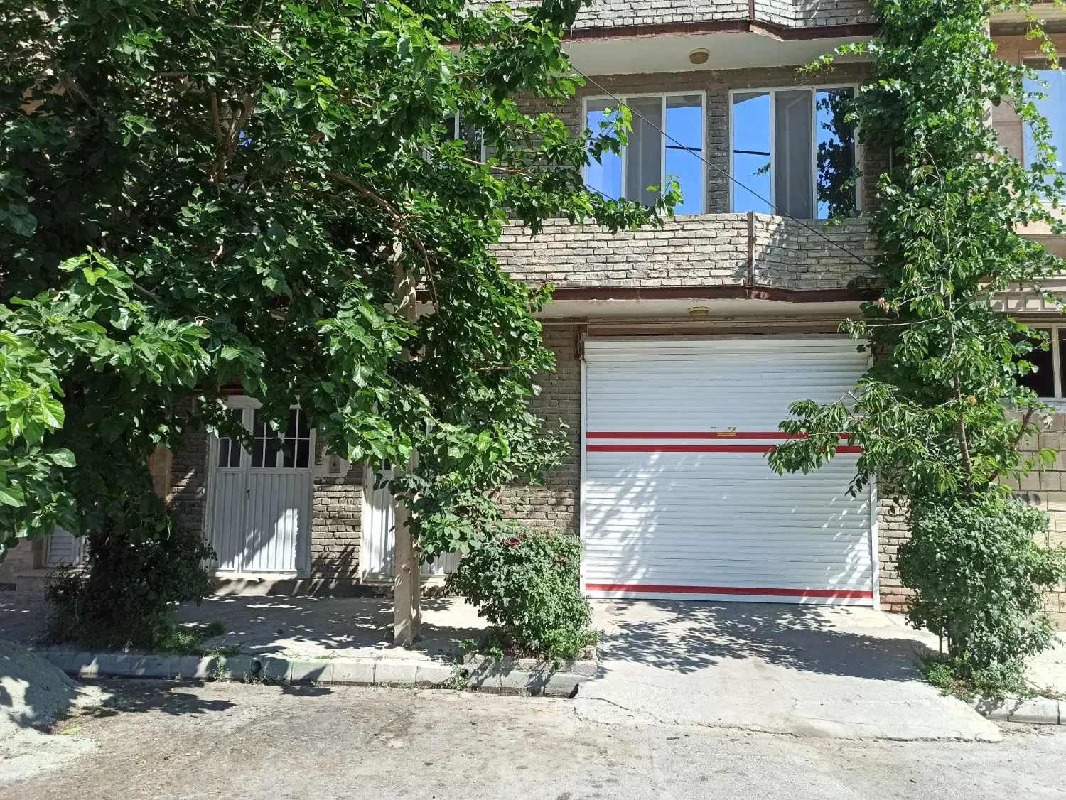 160متر مسکونی، راه جدا، خاقانی، خیابان 22متری
