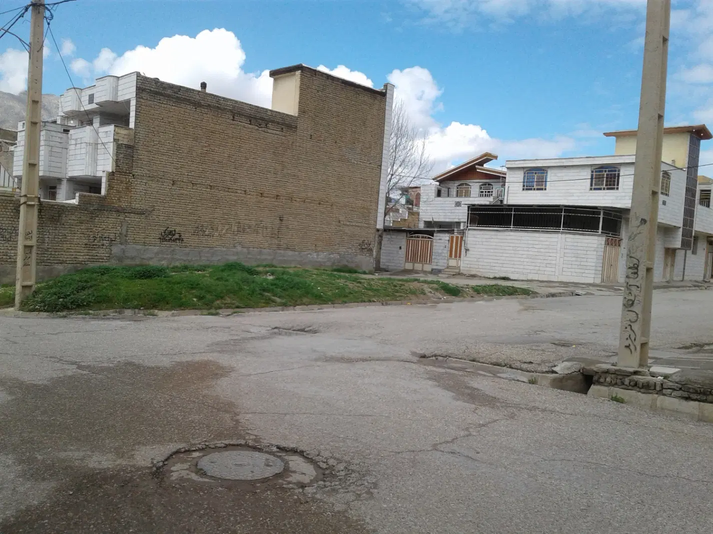 **پشت بیمارستان شفا _ معاوضه زمین ۳نبش _جواز ۴طبقه