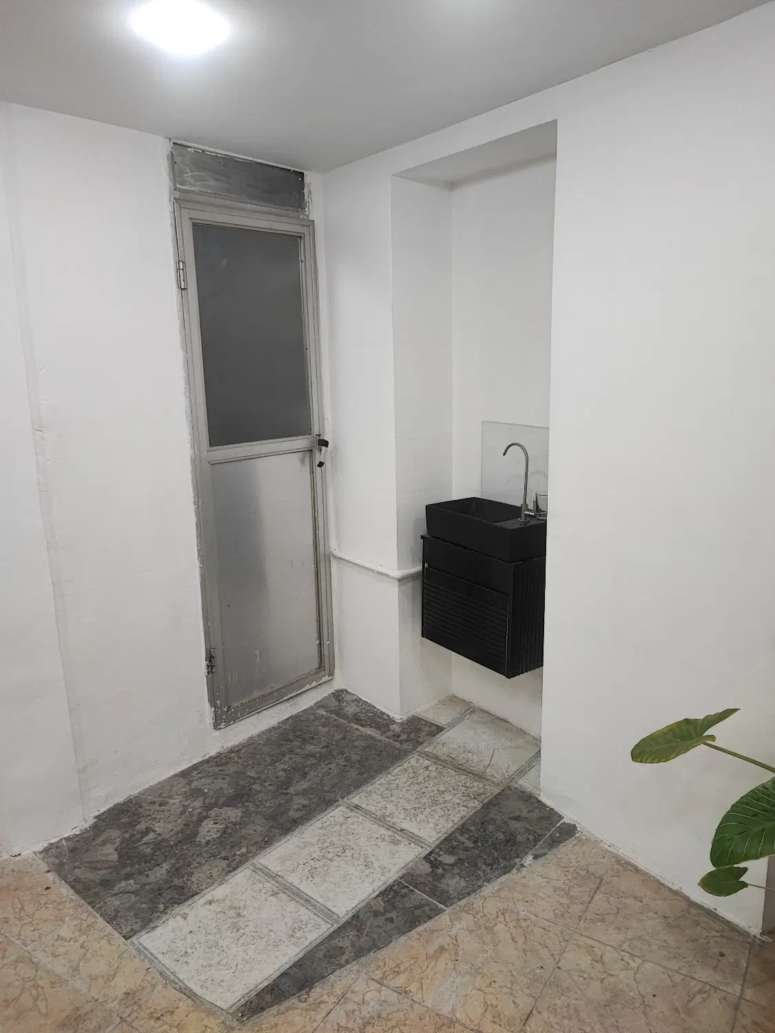دفتر کار حدود ۴۰ متر