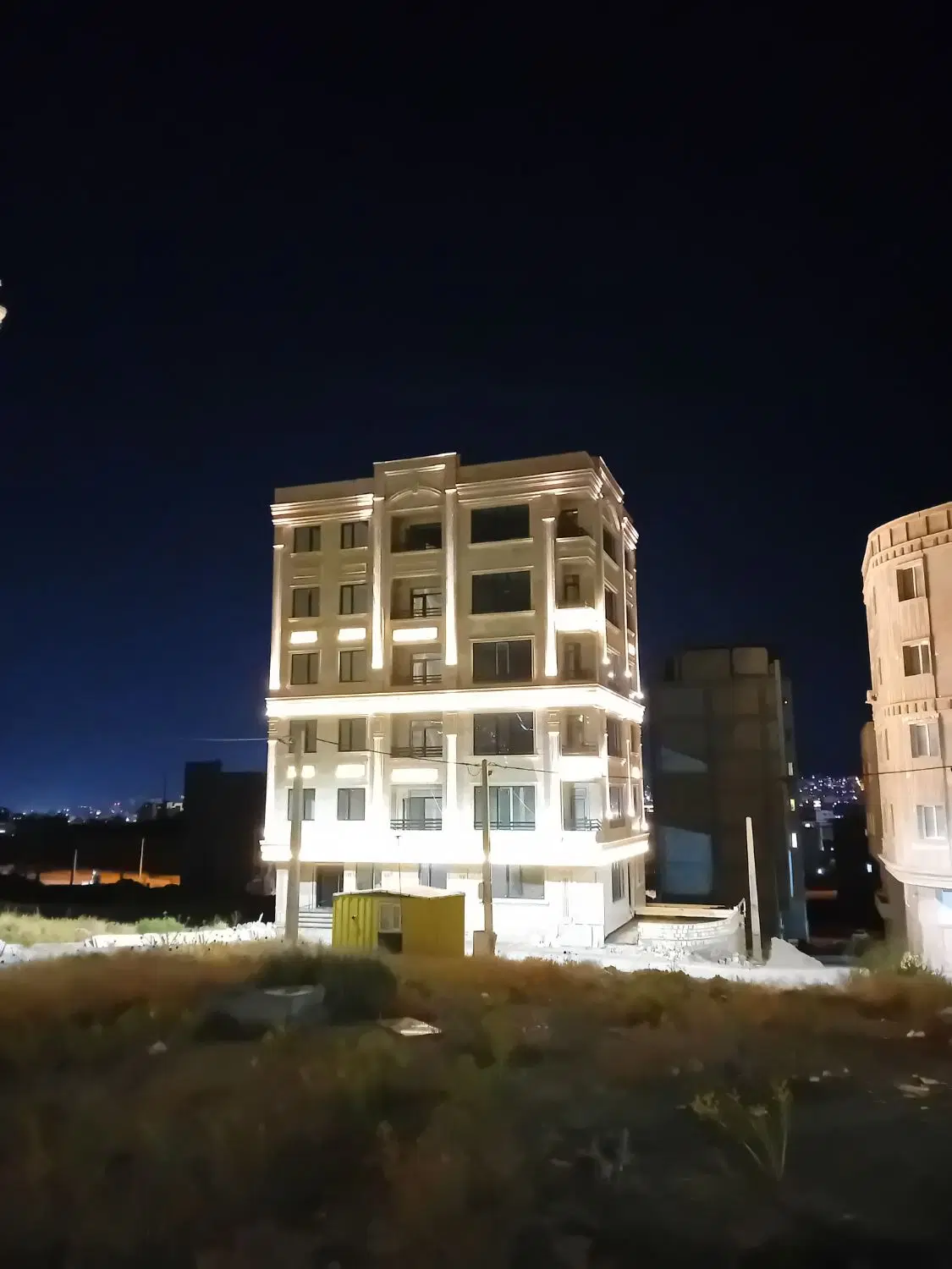 فروش واحد لوکس ۱۸۰ متری ( گلشهر )