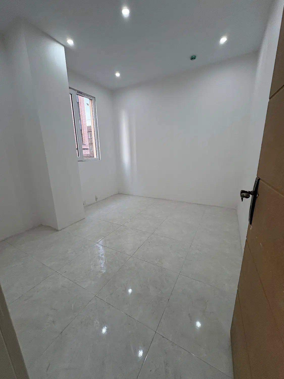 فروش واحد ۹۰ متری نواب اسلامشهر نوساز خام