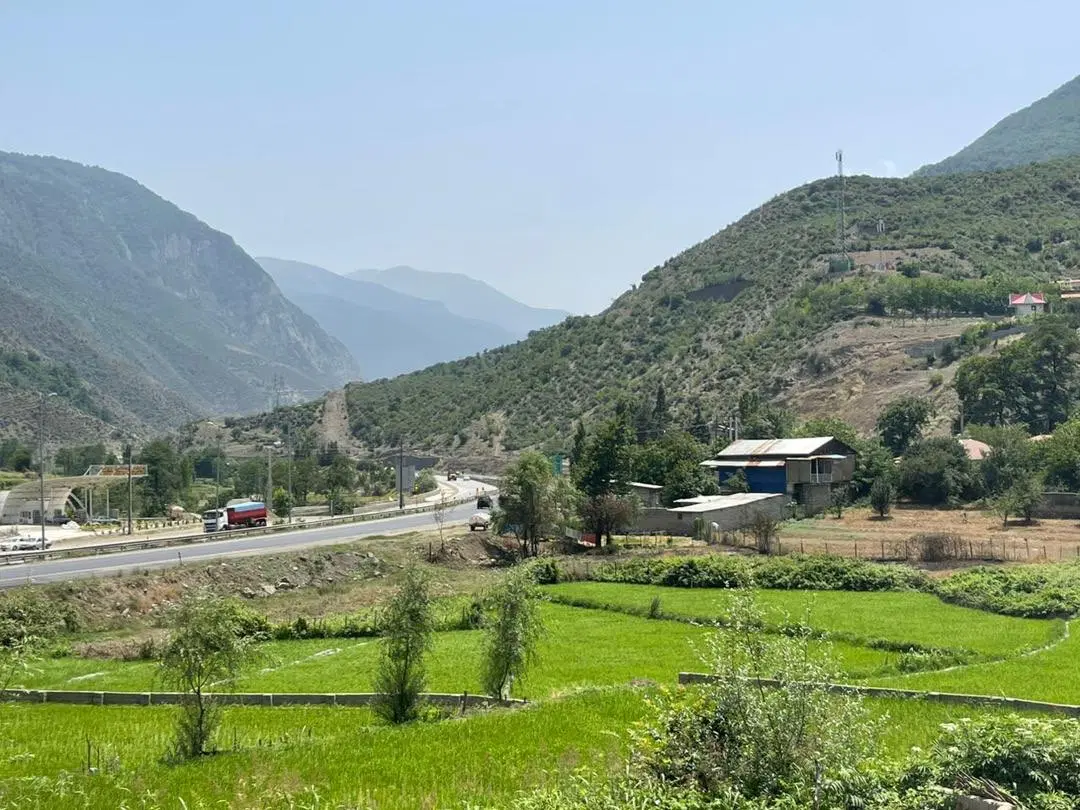 فروش زمین کنار جاده اصلی شمال به تهران