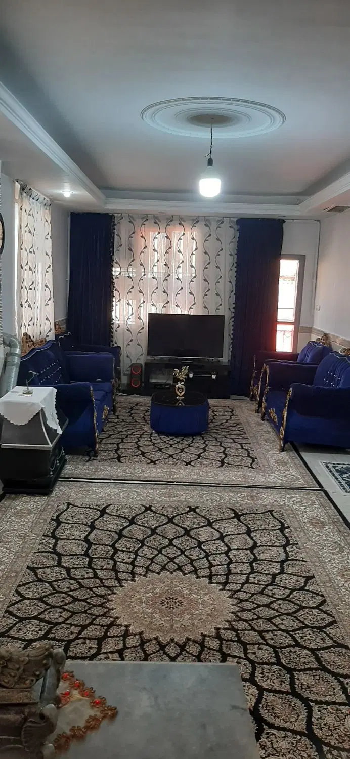 واحد ۷۵ متری  تمیز  دونبش نور گیر