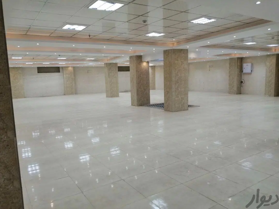 اجاره ۳۵۰ متر سالن در بر خیابان مقبرة الشعرا