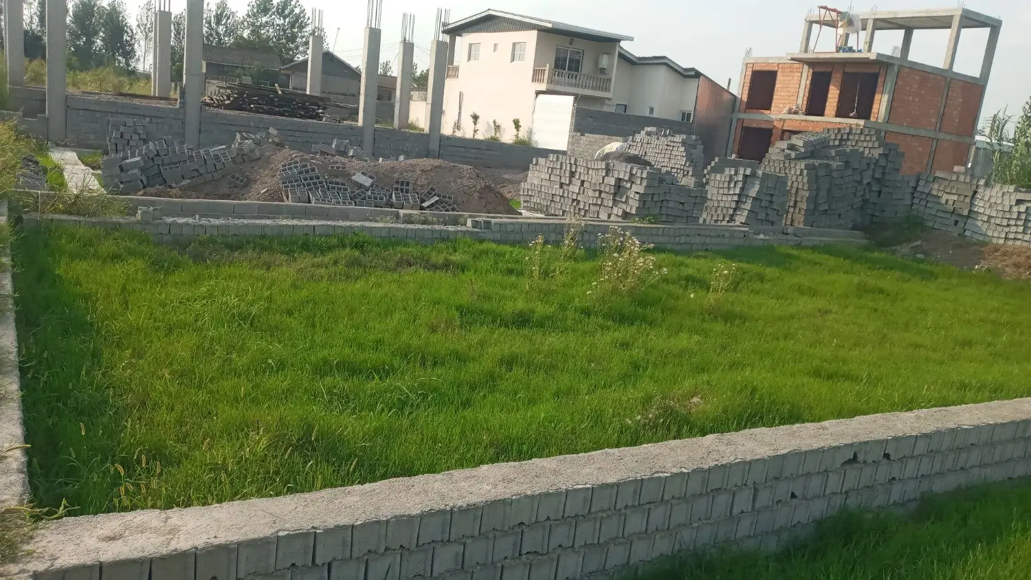 زمین فروشی  داخل بافت مسکونی دارای پروانه ساخت