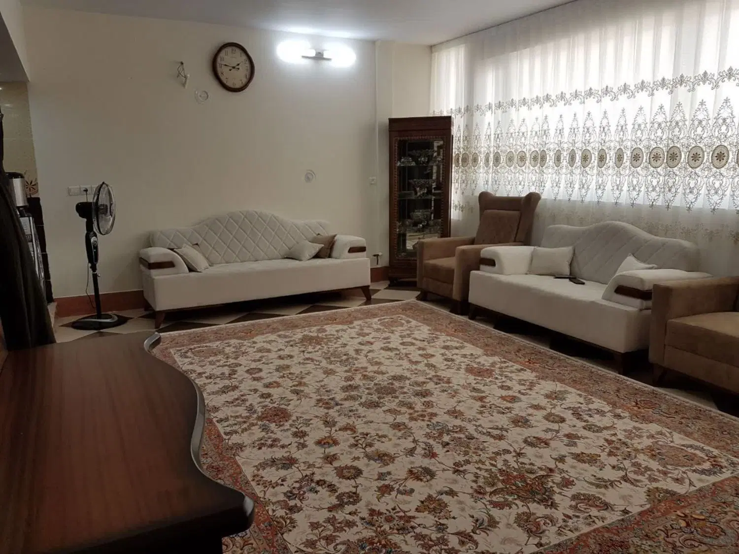 یک واحد مسکونی اجاره ای