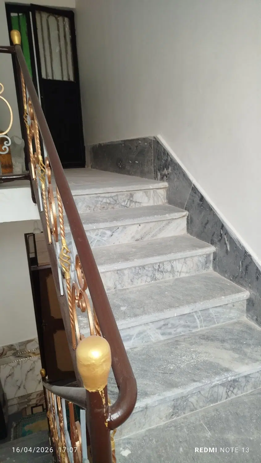 منزل اجاره ای طبقه بالا
