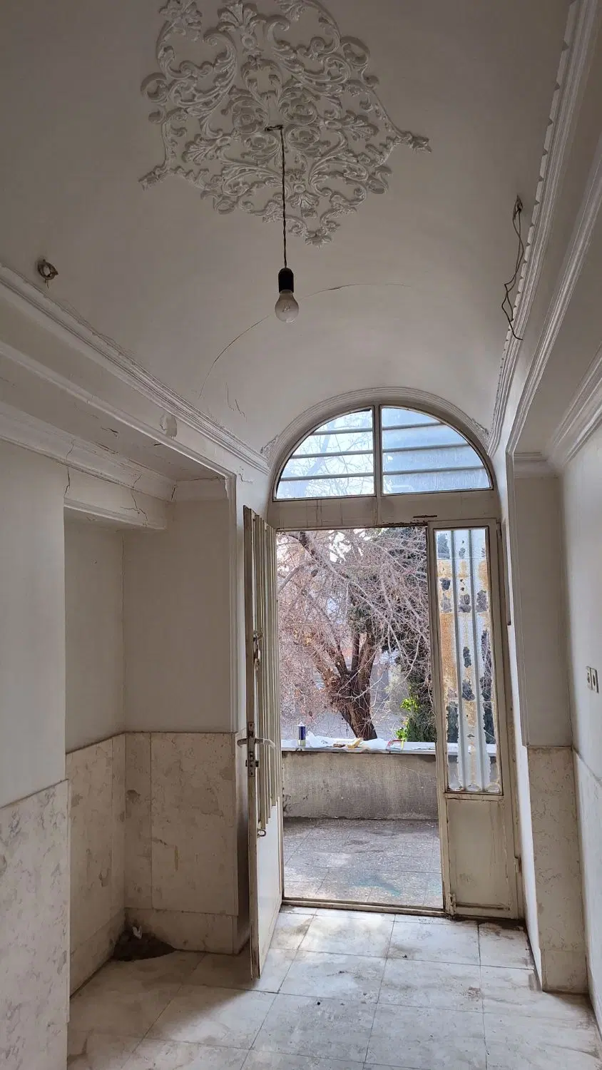 سرقفلی مغازه طبقه ی بالای سرای مخلص میدان نقش جهان