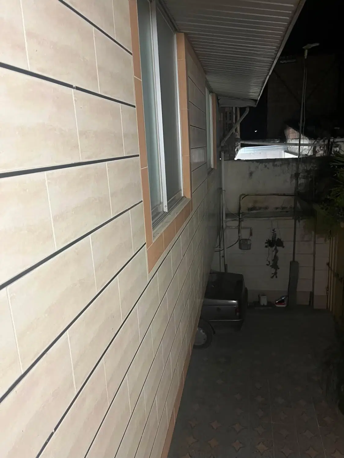 فروش یک طبقه ی کامل و حیاط دار
