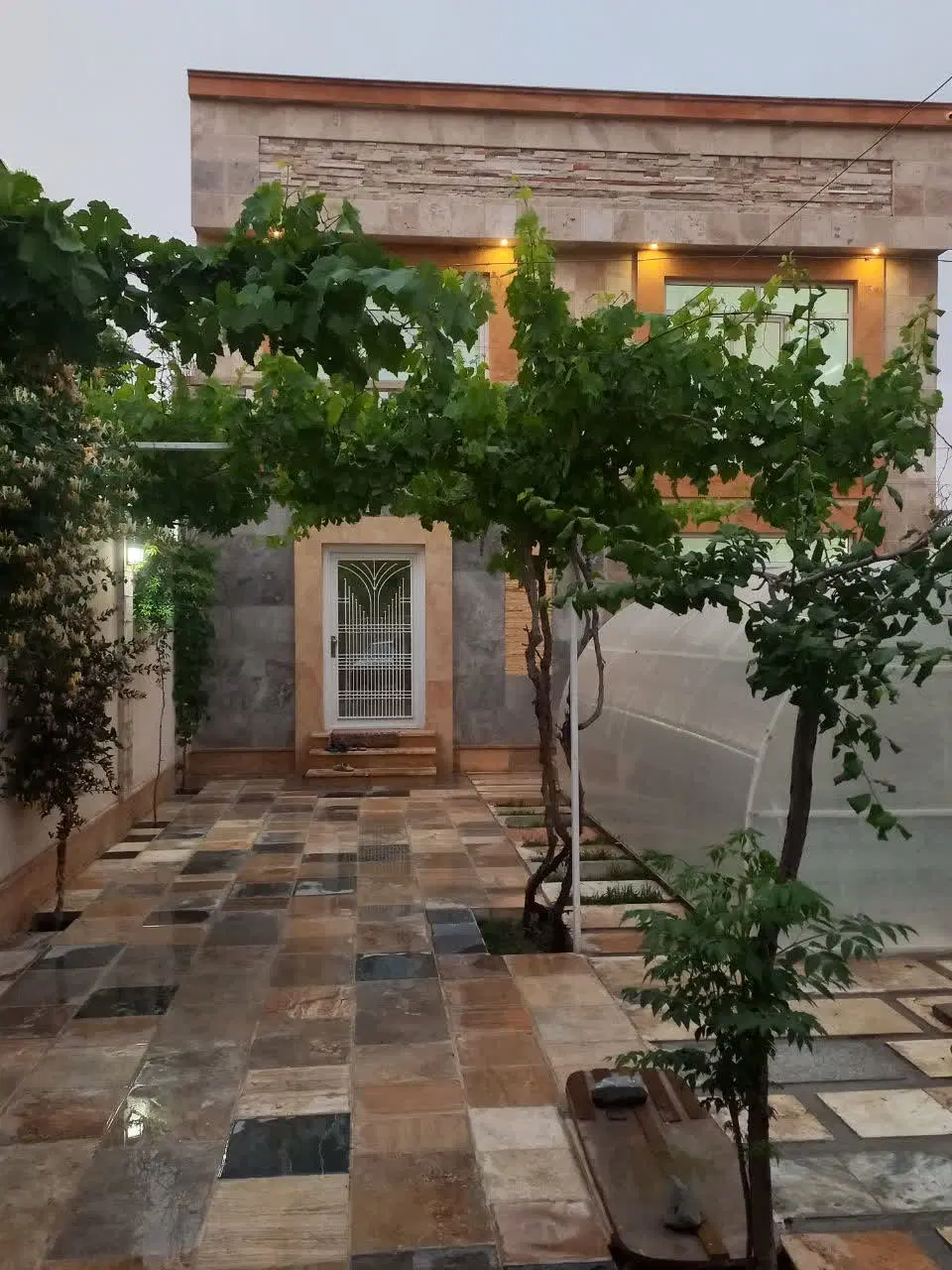 ویلایی دوطبقه استخردار نوساز.ویرانی.فروش.رهن.اجاره