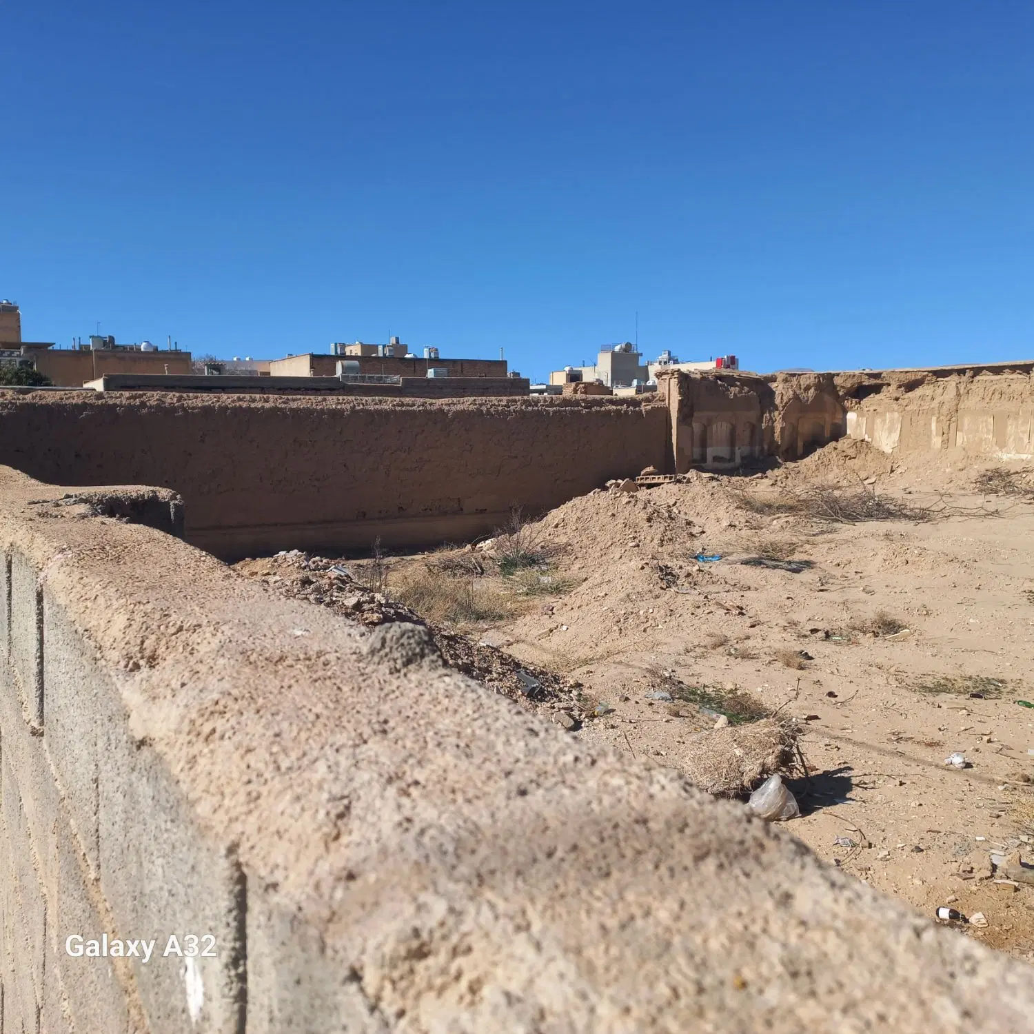 زمین تجاری به متراژ ۲۵۶ متر بلوار ازادی