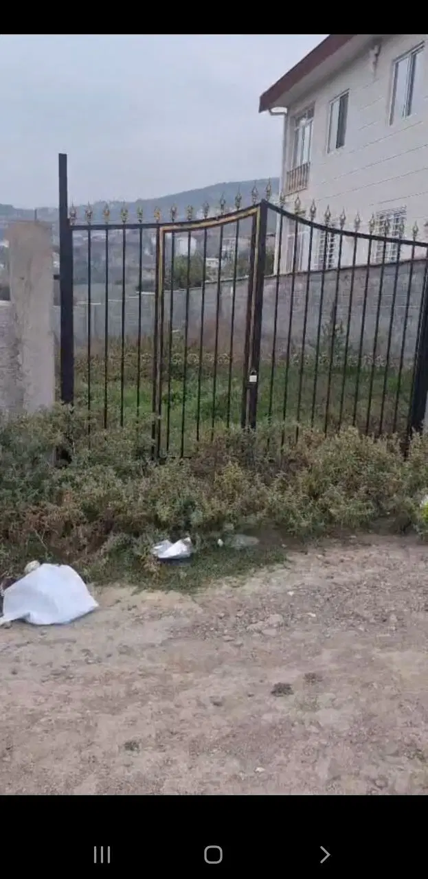 زمین چهاردیواری