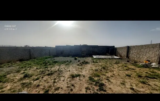 زمین ۴ دیواری با استخر و چاه و خانه نیمه کاره