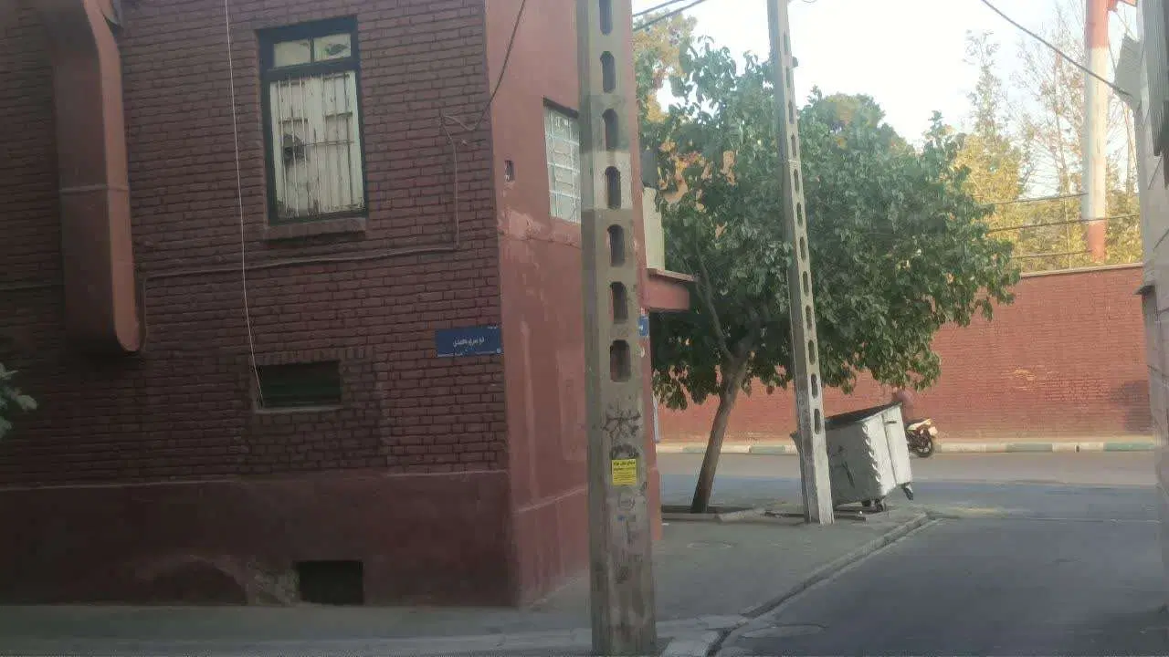 فروش خانه ویلایی کلنگی سه‌بر نبش با موقعیت عالی
