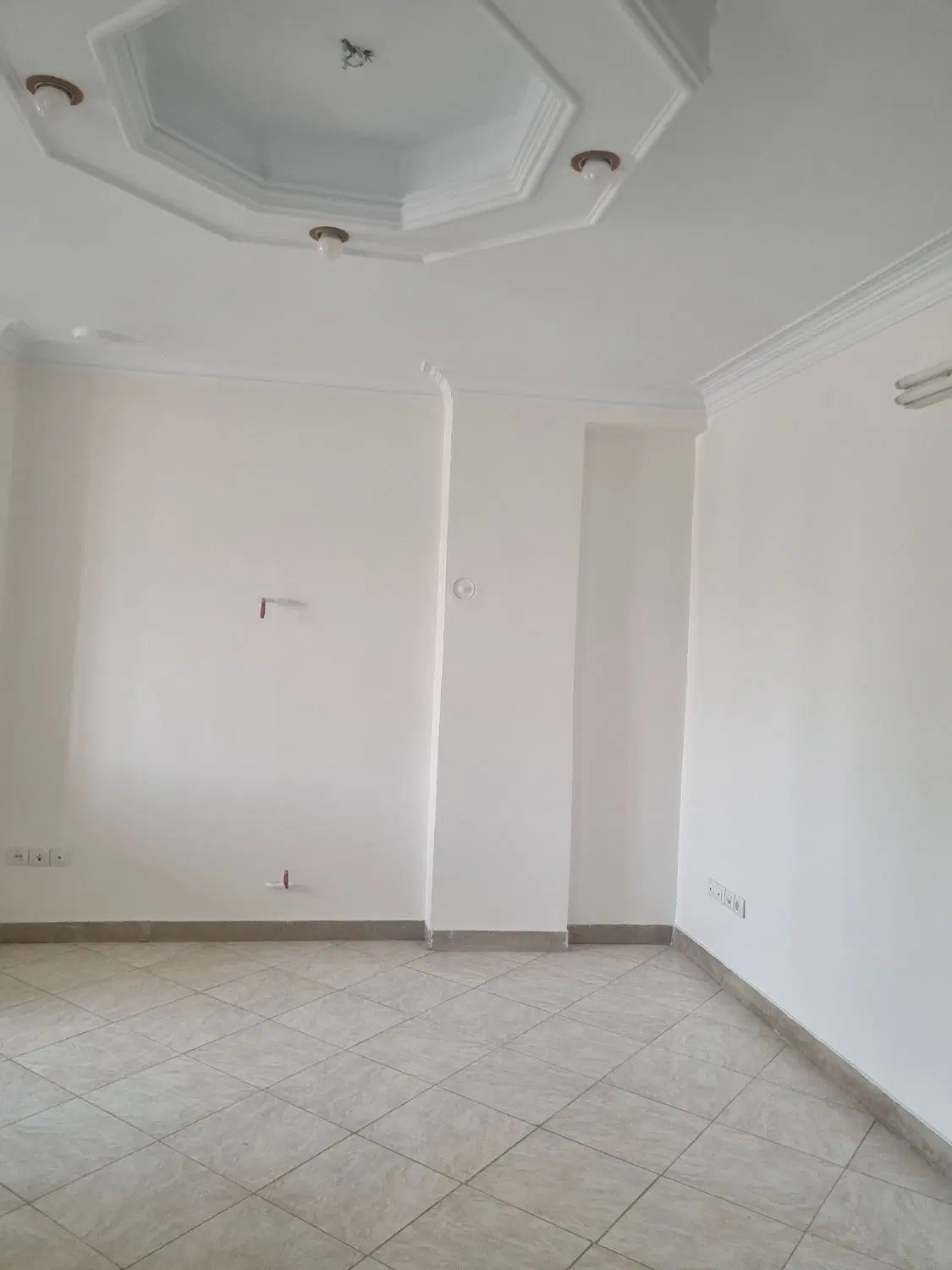 رهن و اجاره آپارتمان نقاشی شده با آسانسور وپارکینگ