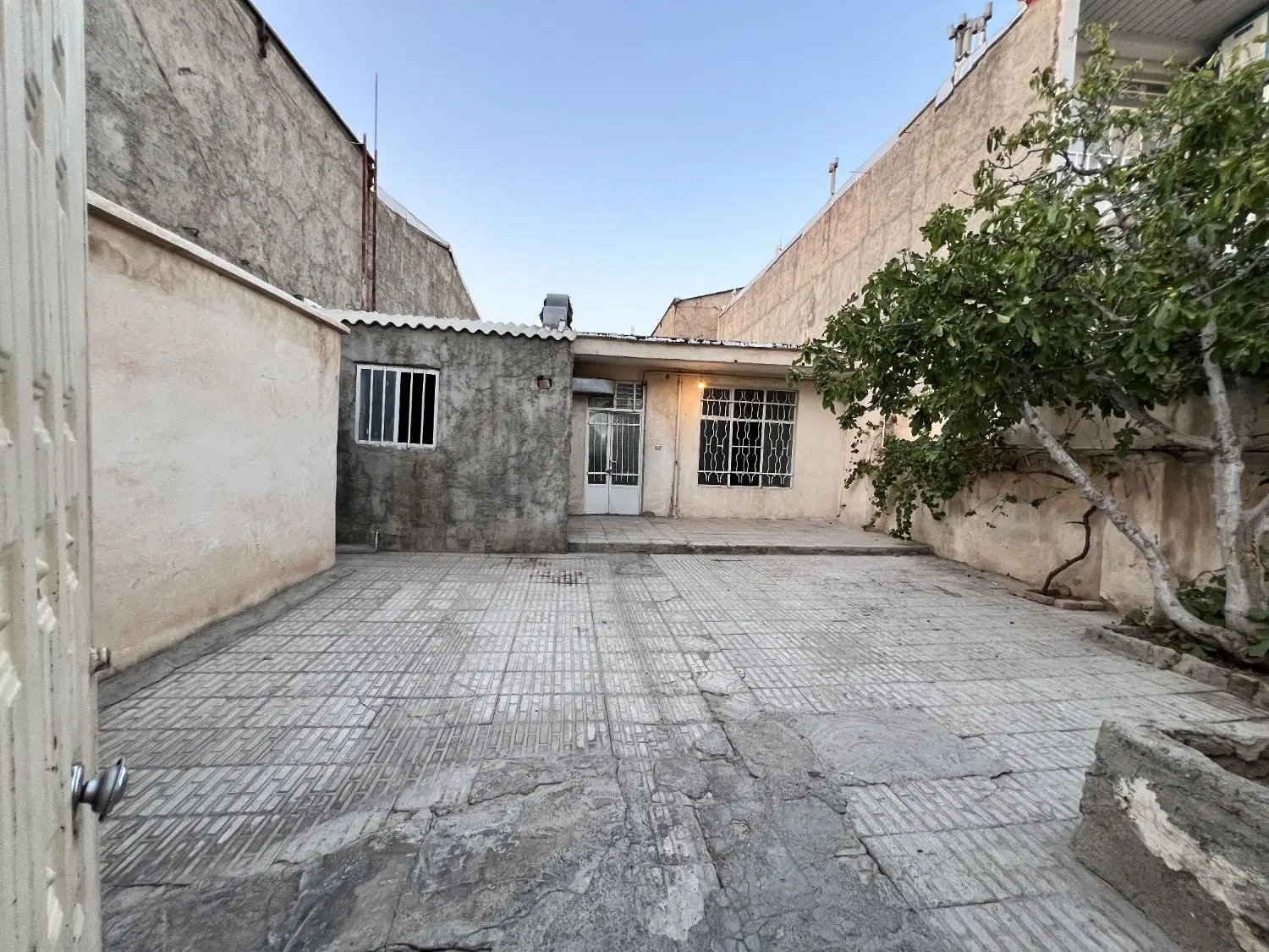 خونه کلنگی ۲۲۰ متری