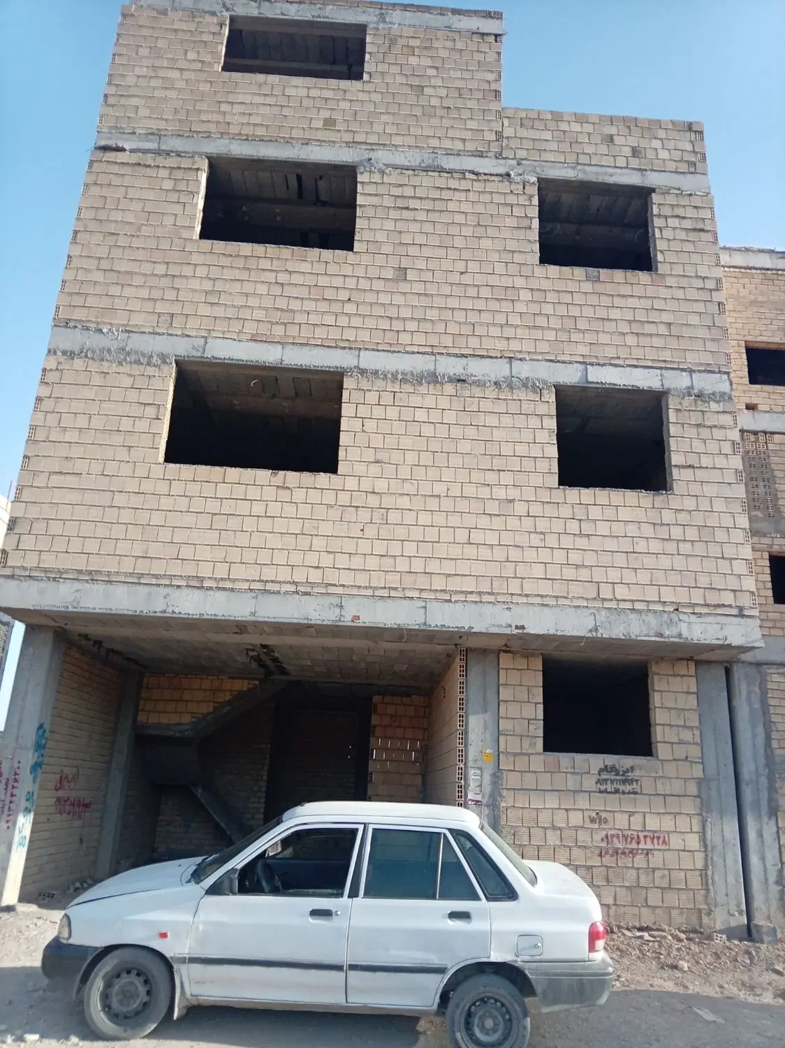 سفت‌کاری ۳ طبقه ۶۰۸متر_معاوضه با همکف_بلوار فجر
