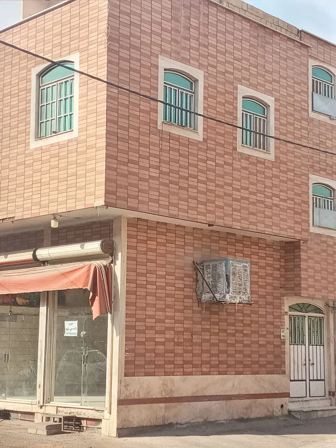 واحد اجاره ایی طبقه روی مقازه ۷۰متری دربستی