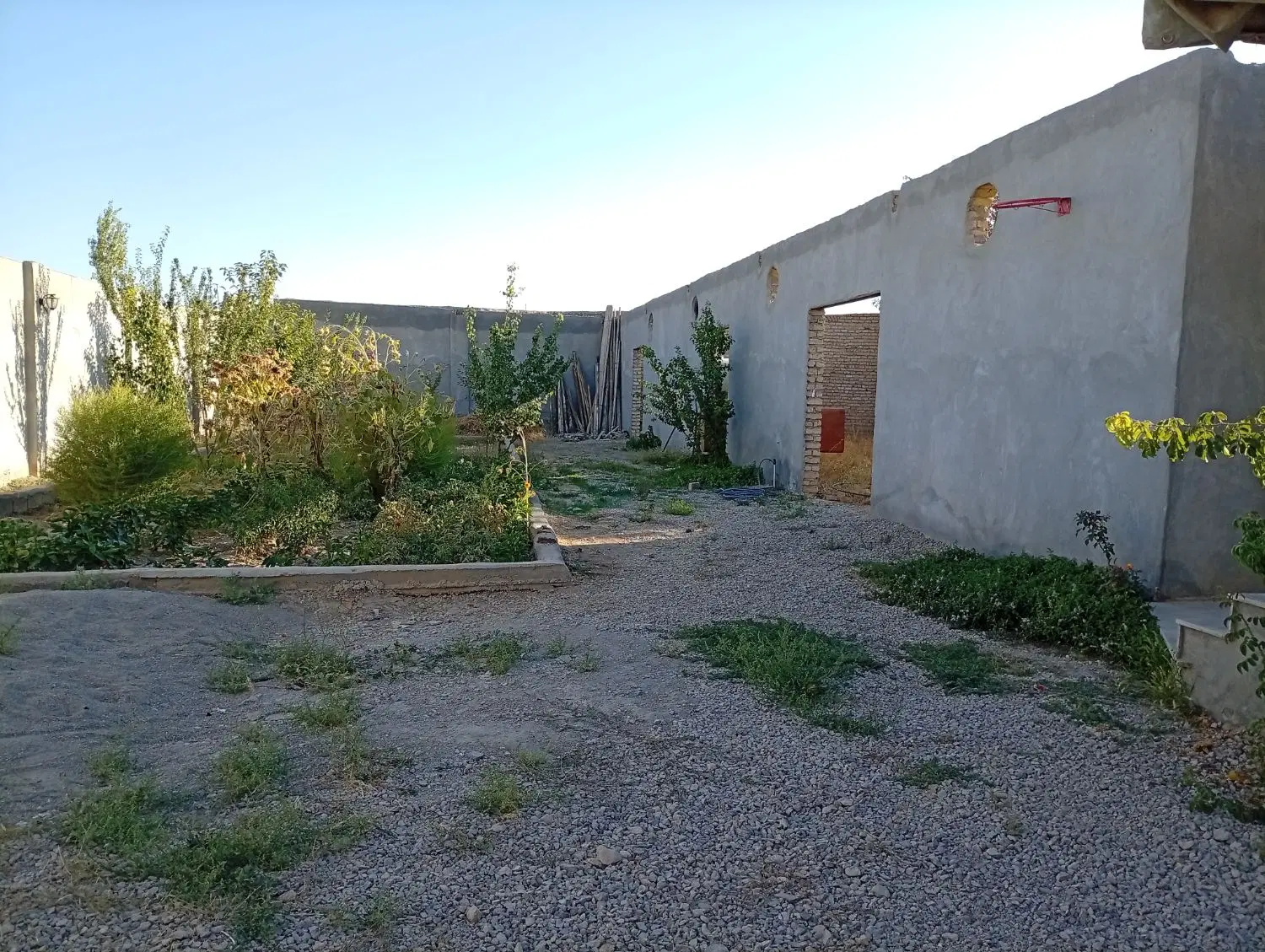 خانه و دامداری در روستای قلندرآباد