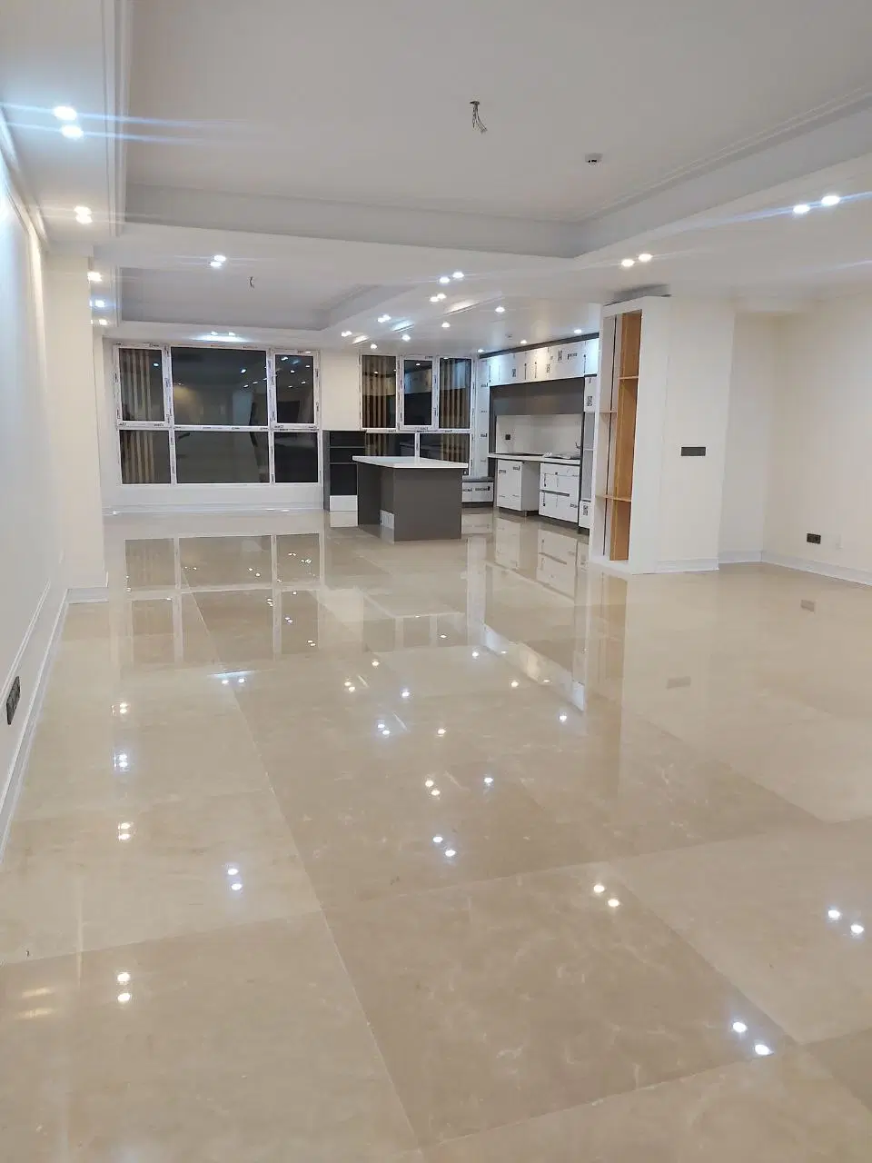 ۱۸۲متر تاپ لوکشین خ دوم خوش نقشه فول امکانات