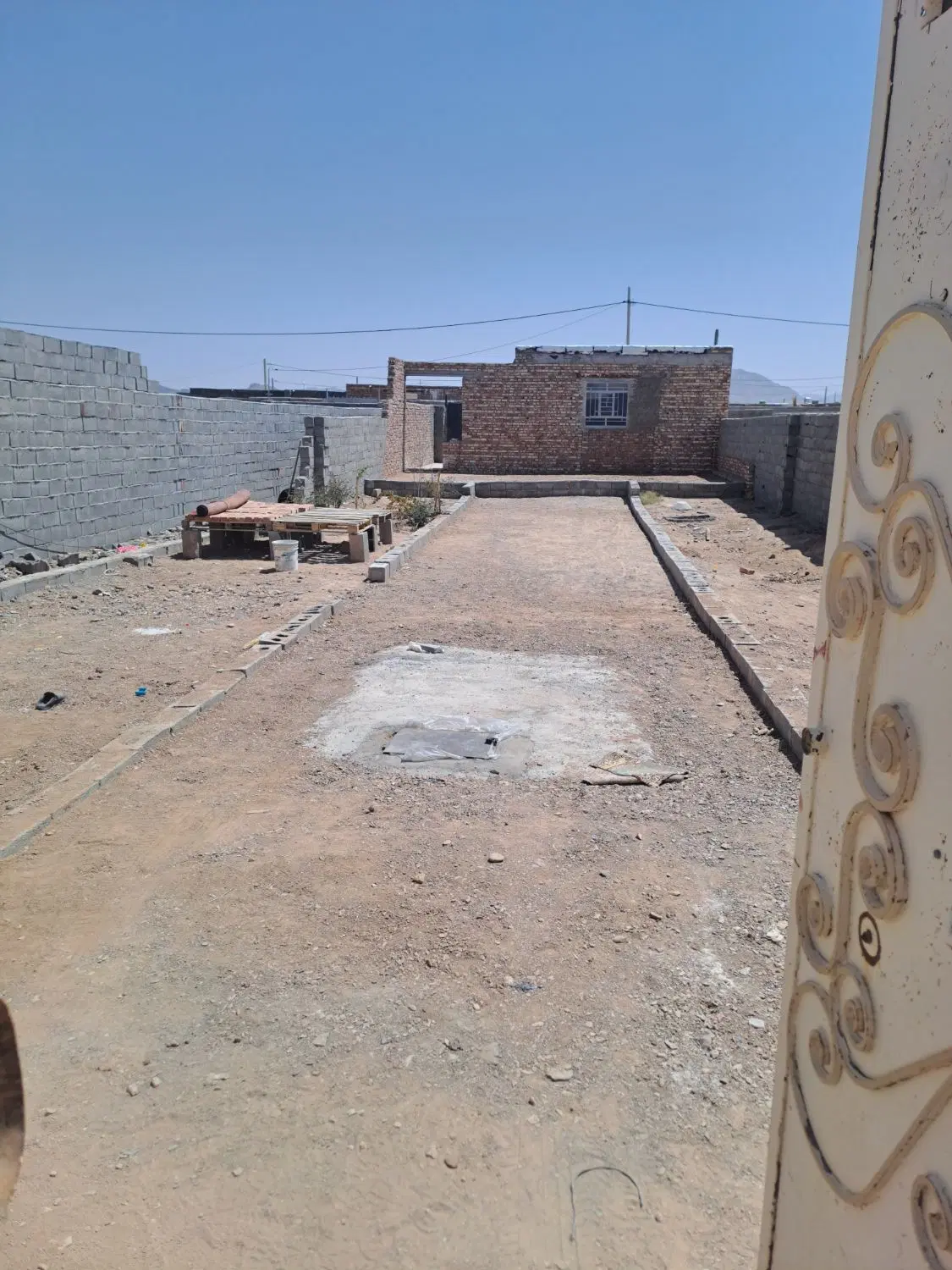 زمین دادگستری