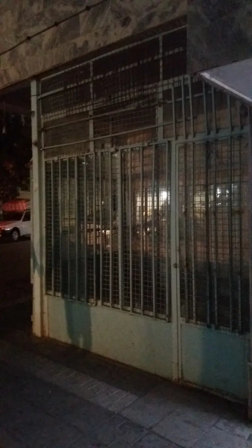 مغازه تجاری سر نبش