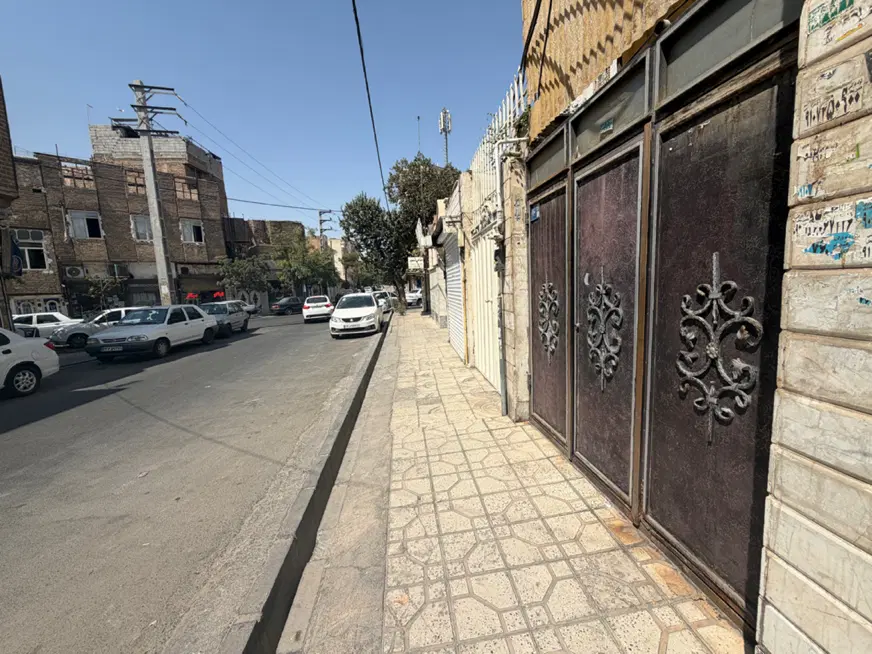 خانه ویلایی۱۰۰ متری به همراه مغازه