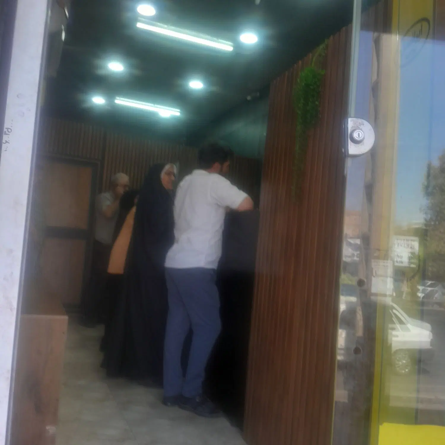 فروش یک باب مغازه سرقفلی  24 متری