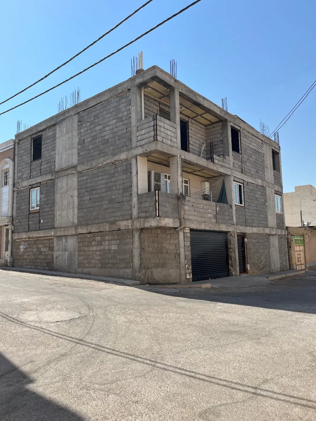 ساختمان نیمه ساز