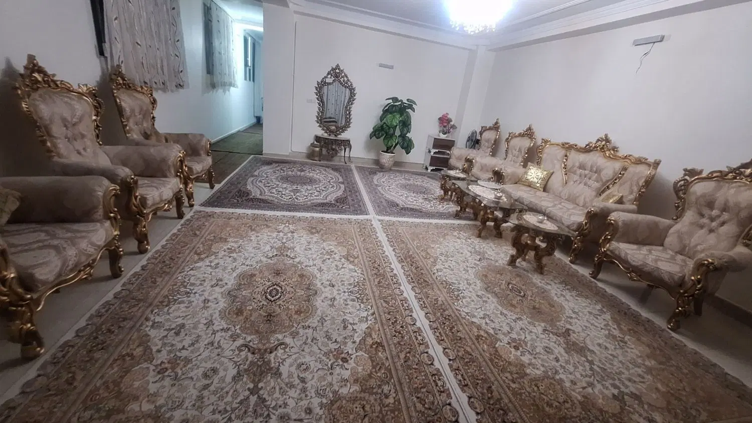 آپارتمان تک واحده در کوی بابک راه آهن، حدود صد متر