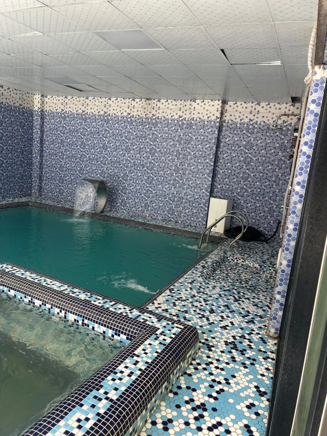 فروش باغ ویلای لاکچری ونوساز واقع در شهریار