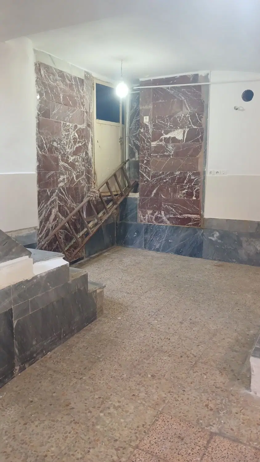 ۷۰متر هستش یک اتاق یک انباری با سرویس بهداشتی