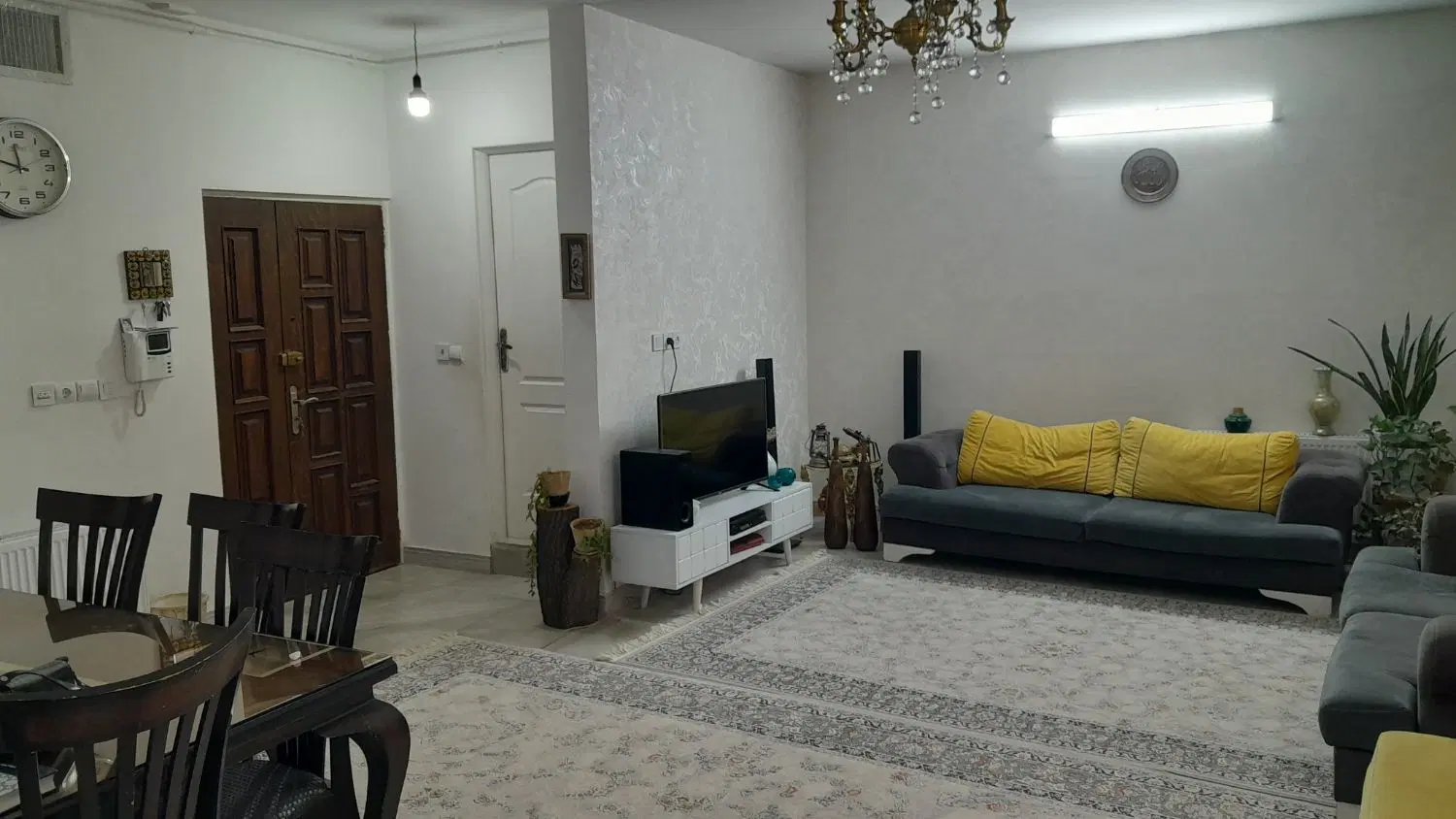 آپارتمان ۸۰ متری غرق نور