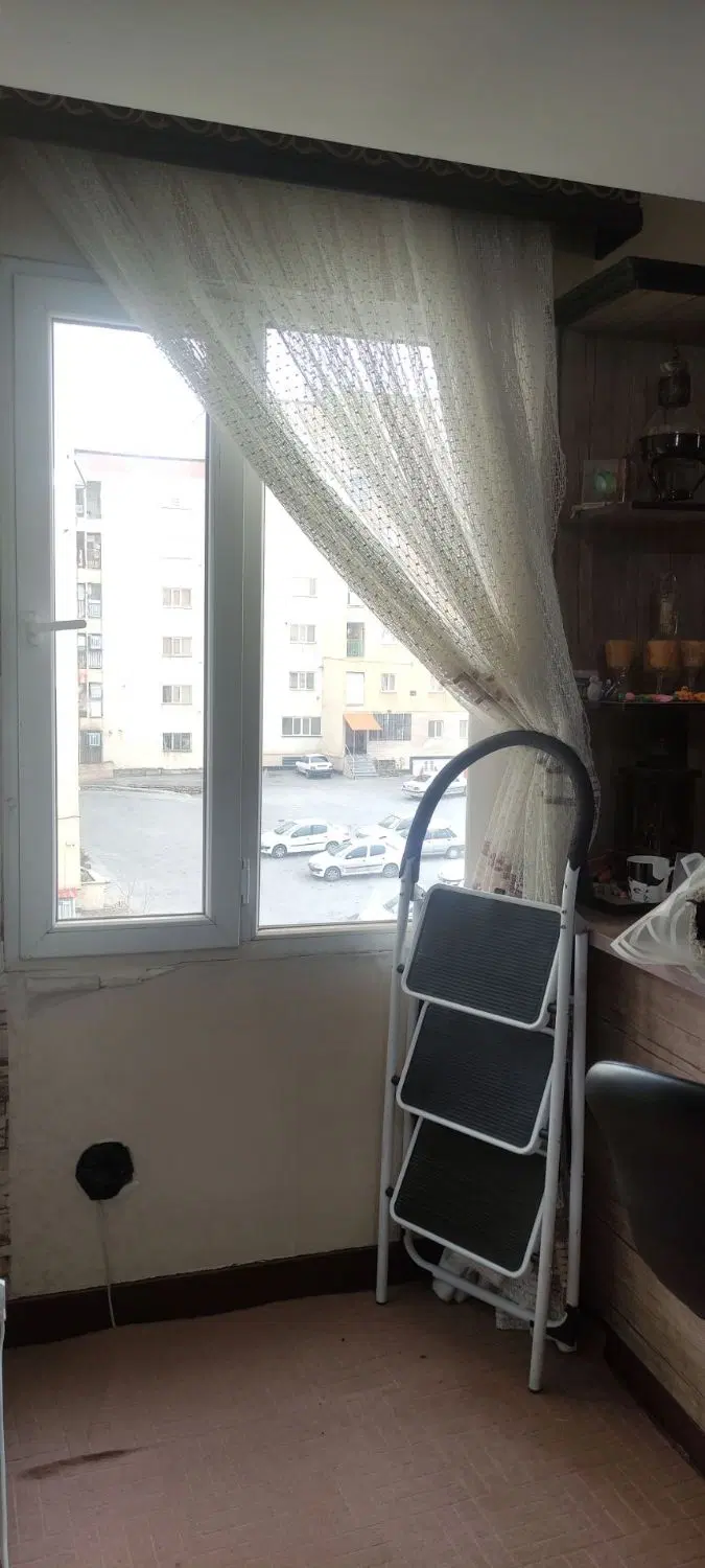 واحد  عروسک  غرق نور
