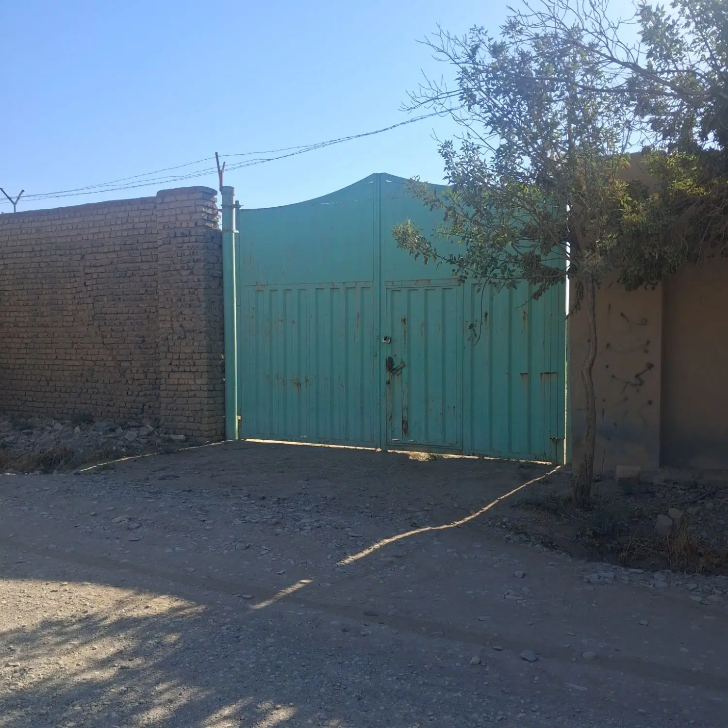 چهار دیواری و مسکونی