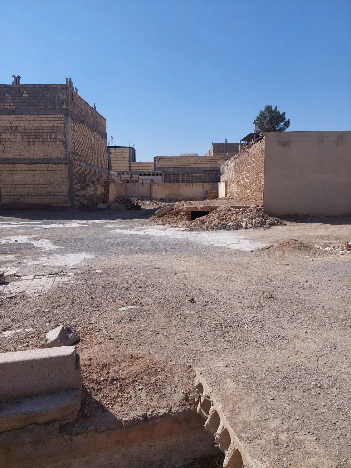 پلاک مسکونی با پروانه چهارباغ امام غربی