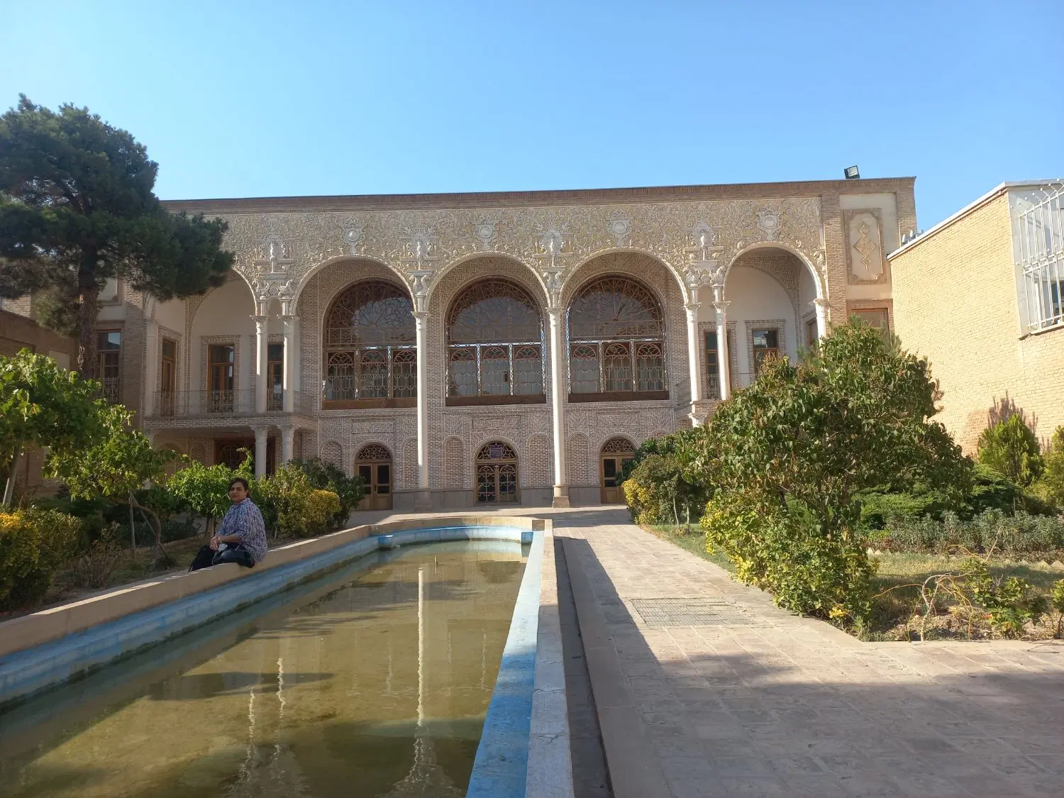 زمین دو کله زیباشهر