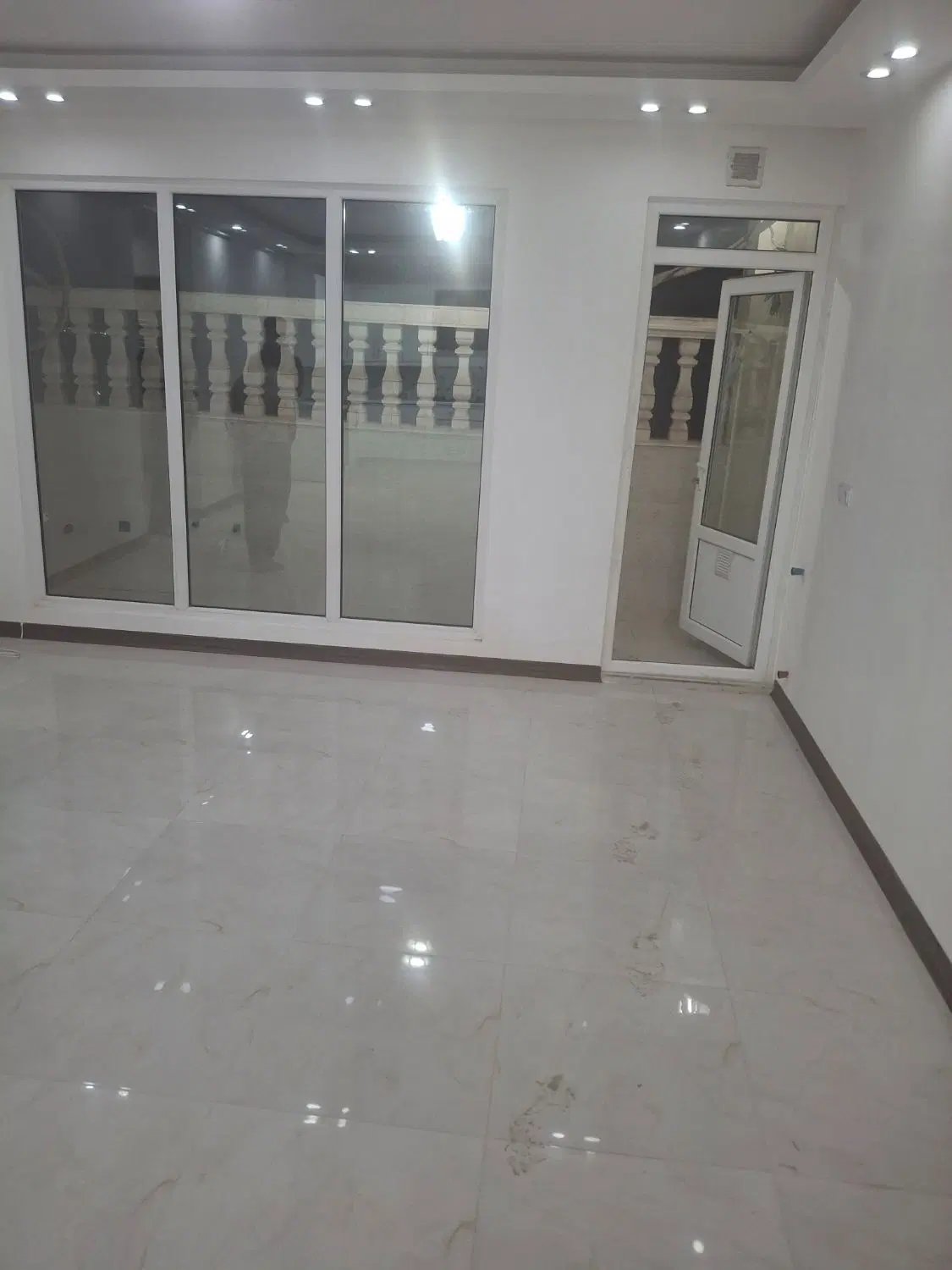 فروش واحد آپارتمان تک واحده