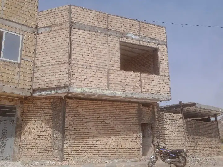 خانه جلو قواره بغل بهر پارکینگ دار